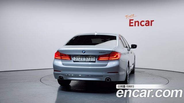 BMW 5-Series 520i Luxury