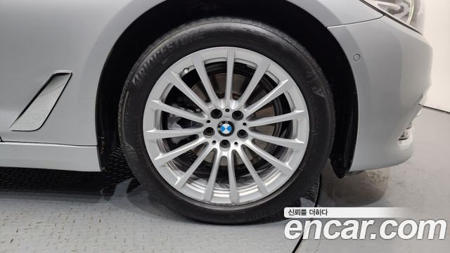 BMW 5-Series 520i Luxury