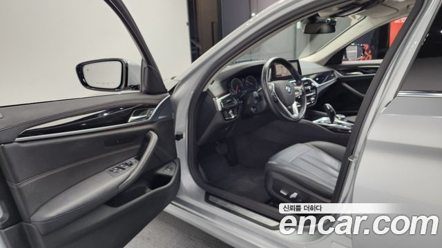 BMW 5-Series 520i Luxury