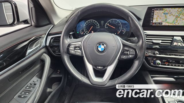 BMW 5-Series 520i Luxury
