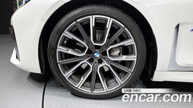BMW 7-Series 740Li xDrive M Sport Package