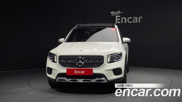 Mercedes-Benz GLB-Class GLB220