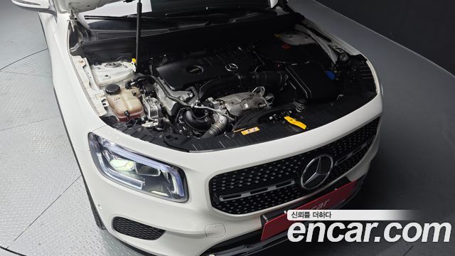 Mercedes-Benz GLB-Class GLB220