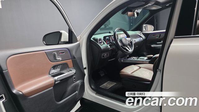 Mercedes-Benz GLB-Class GLB220