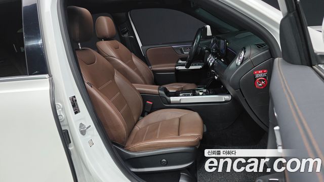 Mercedes-Benz GLB-Class GLB220