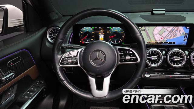 Mercedes-Benz GLB-Class GLB220