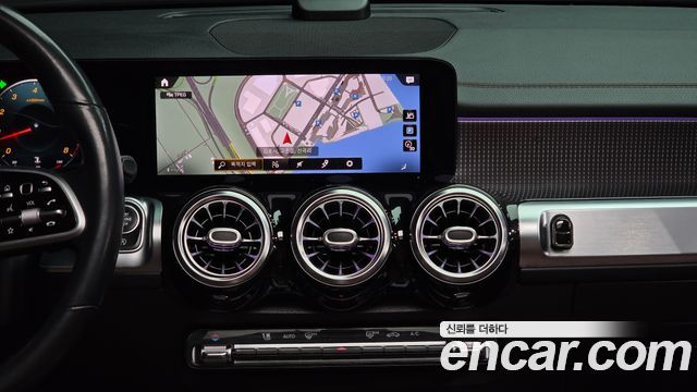 Mercedes-Benz GLB-Class GLB220