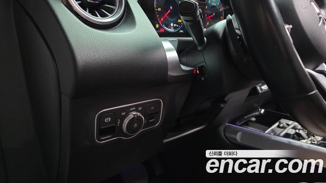 Mercedes-Benz GLB-Class GLB220