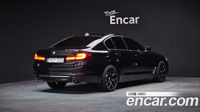 BMW 5-Series 520i Luxury