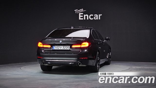 BMW 5-Series 520i Luxury