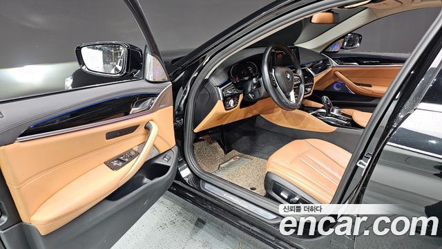 BMW 5-Series 520i Luxury