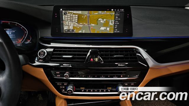 BMW 5-Series 520i Luxury