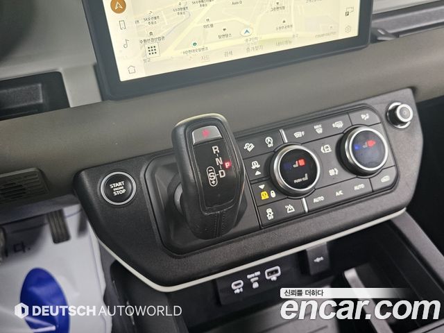 Land Rover Defender 110 D240 SE