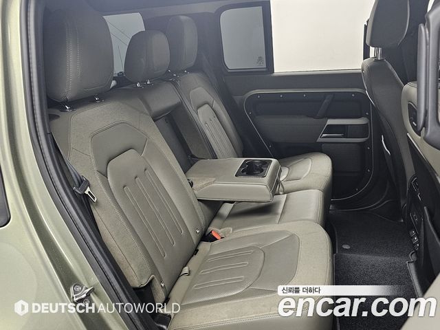 Land Rover Defender 110 D240 SE