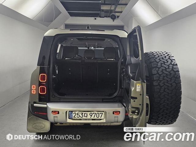 Land Rover Defender 110 D240 SE