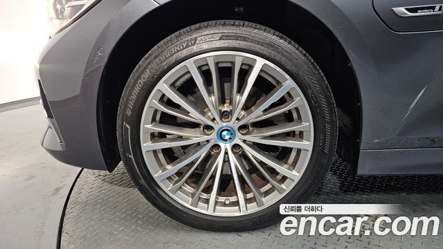 BMW 3-Series 320e Luxury