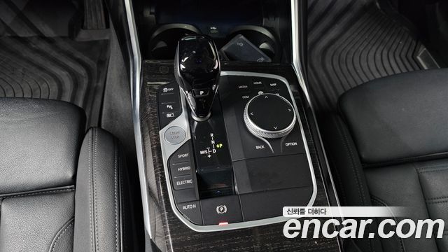 BMW 3-Series 320e Luxury
