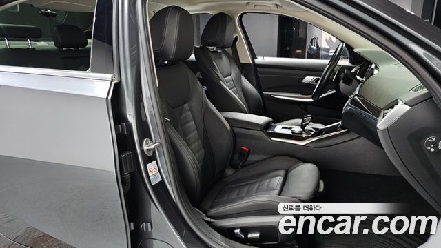 BMW 3-Series 320e Luxury