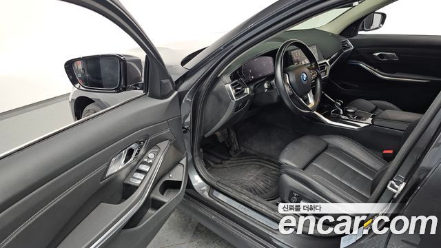 BMW 3-Series 320e Luxury