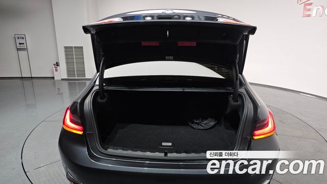 BMW 3-Series 320e Luxury