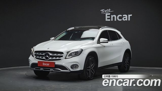 Mercedes-Benz GLA-Class GLA220 Premium