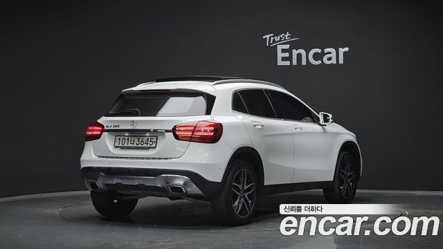 Mercedes-Benz GLA-Class GLA220 Premium