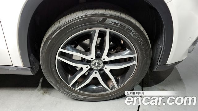 Mercedes-Benz GLA-Class GLA220 Premium