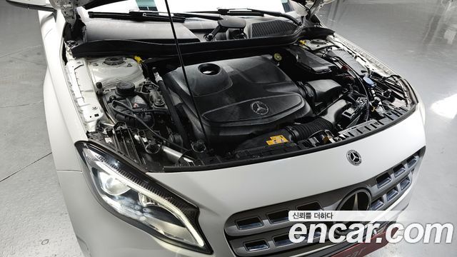 Mercedes-Benz GLA-Class GLA220 Premium