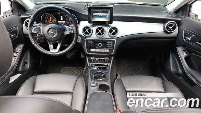 Mercedes-Benz GLA-Class GLA220 Premium