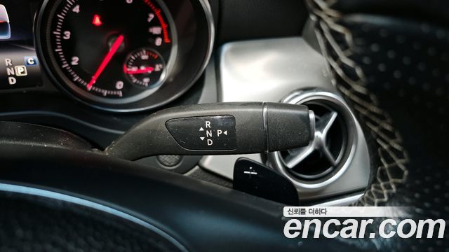 Mercedes-Benz GLA-Class GLA220 Premium