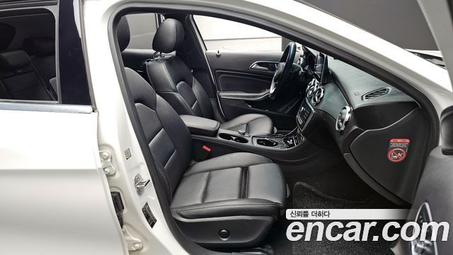 Mercedes-Benz GLA-Class GLA220 Premium