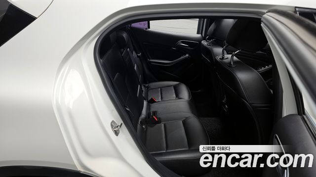 Mercedes-Benz GLA-Class GLA220 Premium