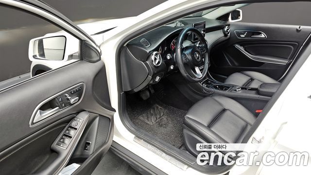 Mercedes-Benz GLA-Class GLA220 Premium