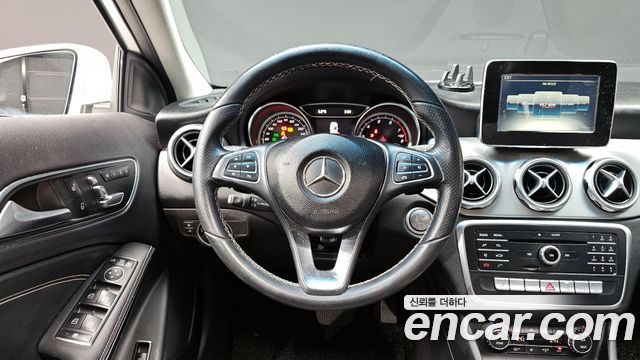 Mercedes-Benz GLA-Class GLA220 Premium