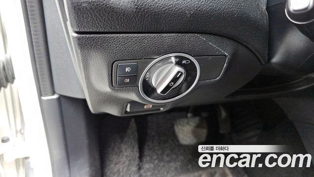Mercedes-Benz GLA-Class GLA220 Premium