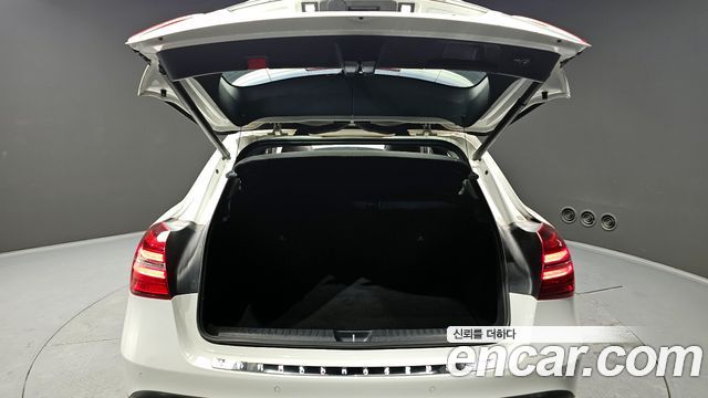 Mercedes-Benz GLA-Class GLA220 Premium