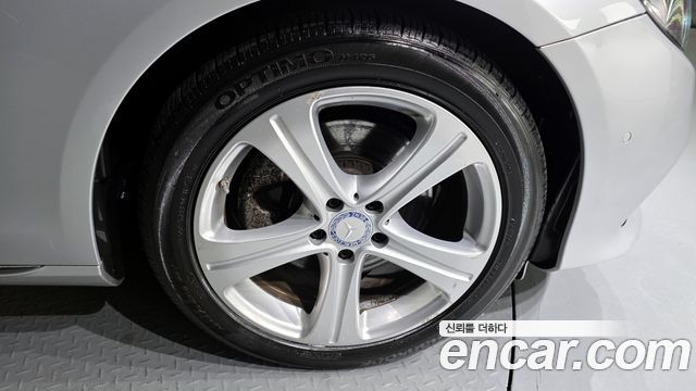 Mercedes-Benz E-Class E200 Avantgarde