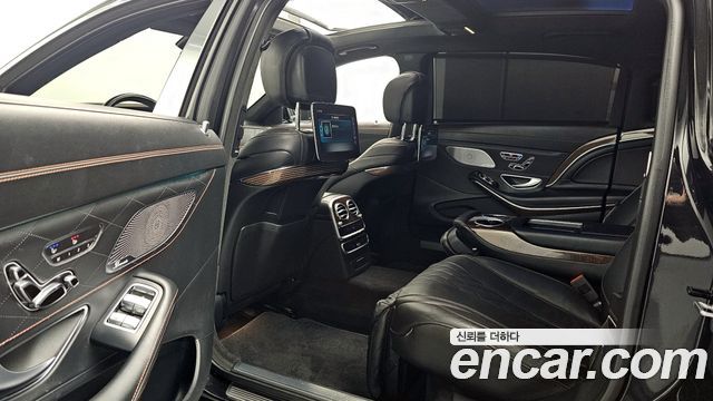Mercedes-Benz S-Class Maybach S560