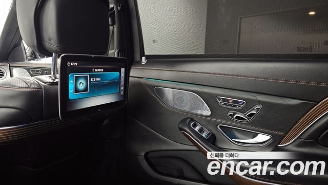 Mercedes-Benz S-Class Maybach S560