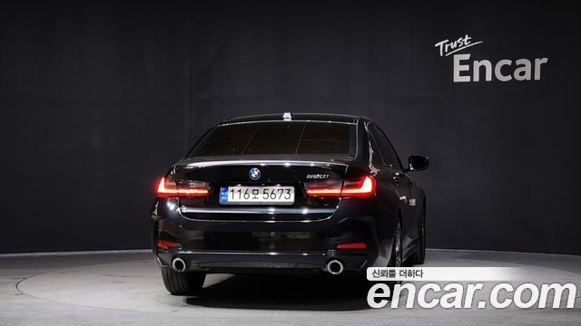 BMW 3-Series 320i