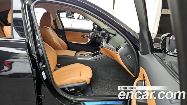 BMW 3-Series 320i