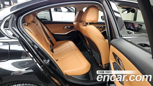 BMW 3-Series 320i
