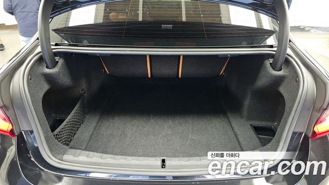 BMW 3-Series 320i