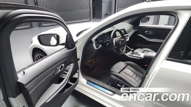 BMW 3-Series 330e M Sport