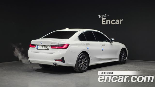 BMW 3-Series 320i