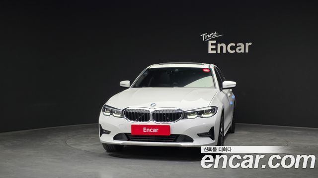 BMW 3-Series 320i