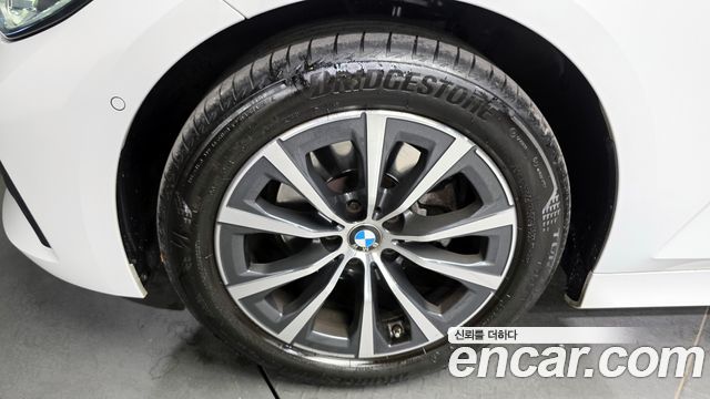 BMW 3-Series 320i