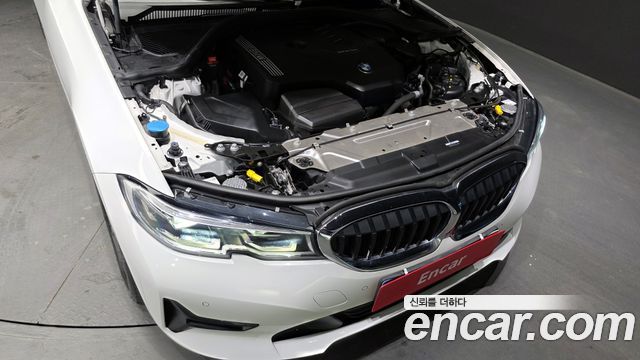BMW 3-Series 320i