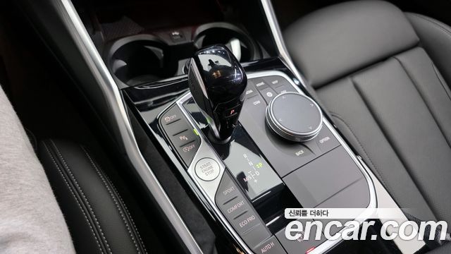 BMW 3-Series 320i