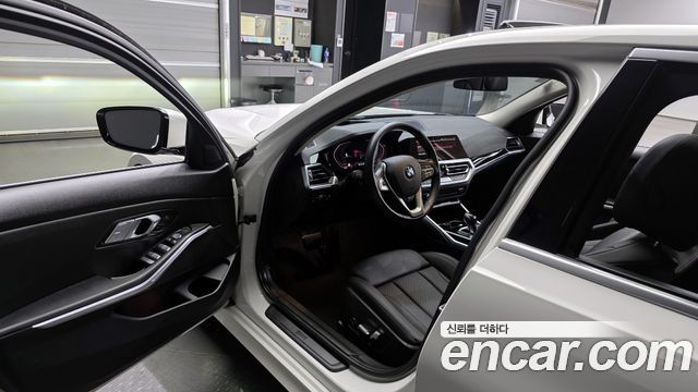 BMW 3-Series 320i
